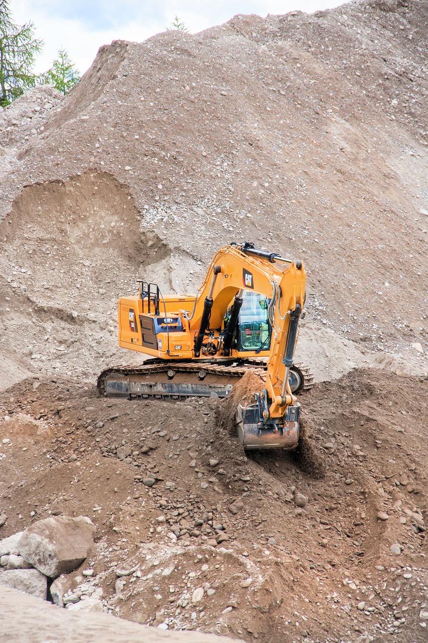excavators-5426906_1280 (1)